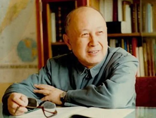 錢學(xué)森資料簡介，中國航天之父的傳奇人生，中國航天之父錢學(xué)森，傳奇人生的簡介