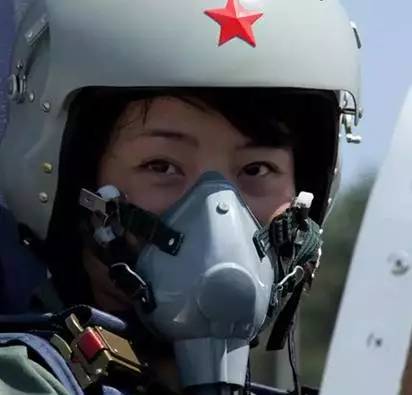 揭秘殲-10女飛行員犧牲真相，英雄背后的故事令人動(dòng)容，揭秘殲-10女飛行員犧牲真相，英雄背后的感人故事