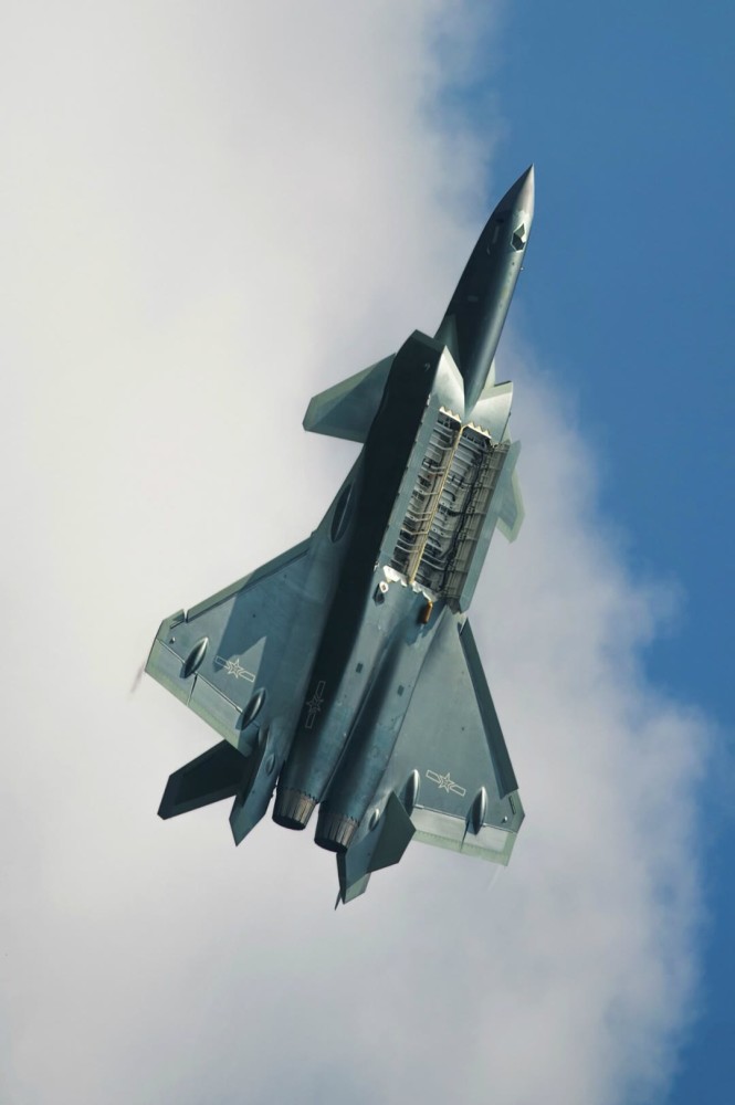 揭秘殲-20高清圖片，中國空軍新一代隱形戰(zhàn)機的風(fēng)采，揭秘殲-20高清圖片，中國新一代隱形戰(zhàn)機風(fēng)采展示