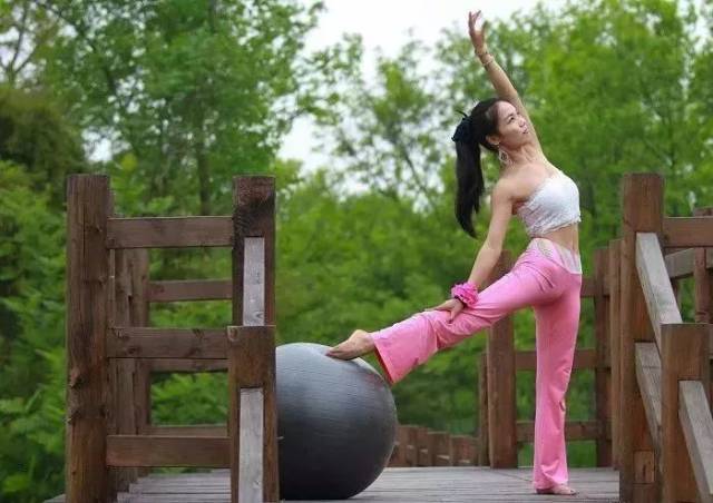 女人長期練瑜伽的危害，深入了解與注意事項，女人長期練瑜伽的危害解析及注意事項指南