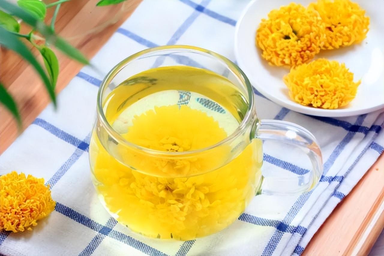 菊花泡水喝的功效，揭示其多重健康益處，菊花泡水喝的神奇功效，多重健康益處揭秘