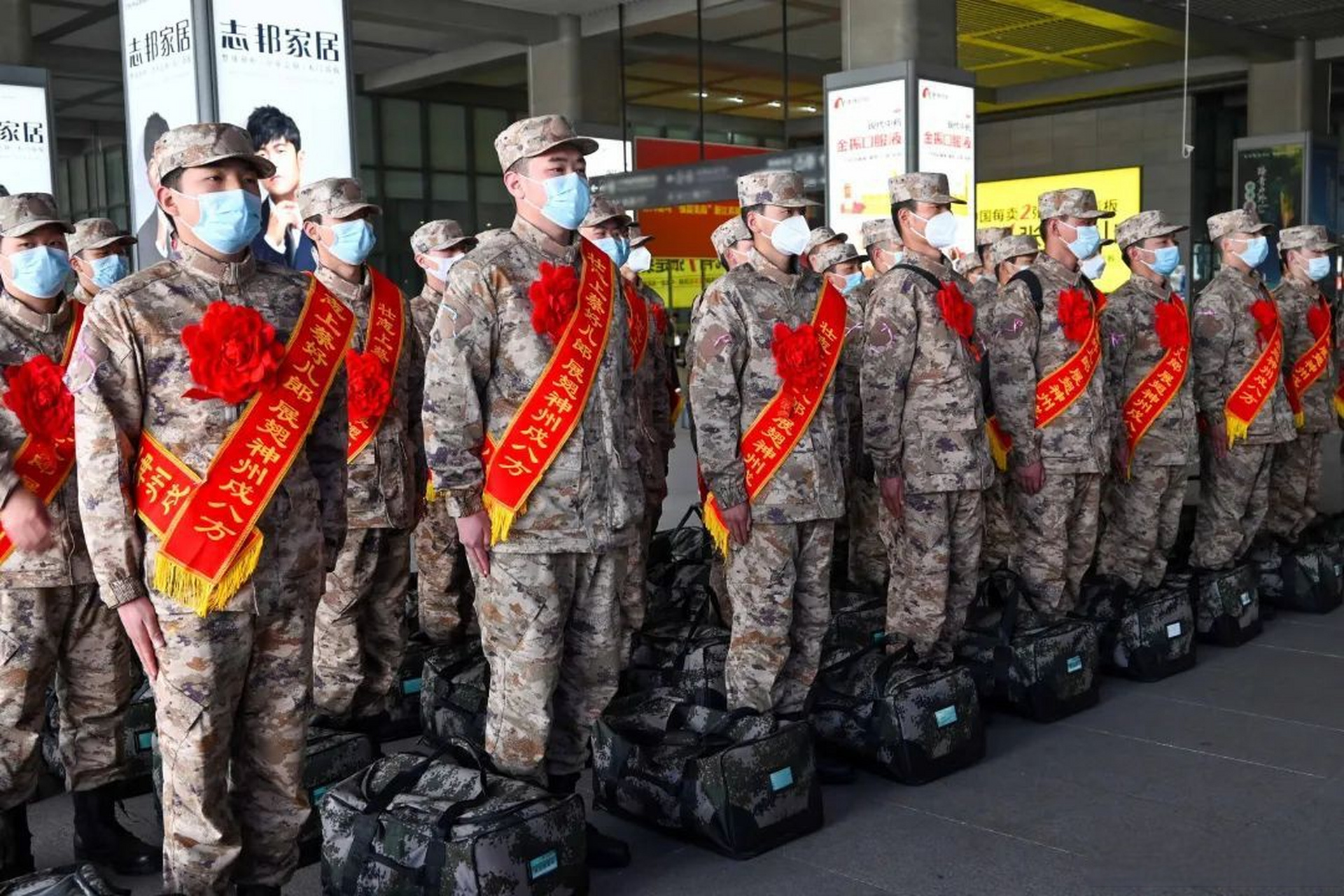 探索未來戰(zhàn)士風(fēng)采，2023新式軍裝圖片展示，未來戰(zhàn)士風(fēng)采揭秘，2023新式軍裝圖片展示