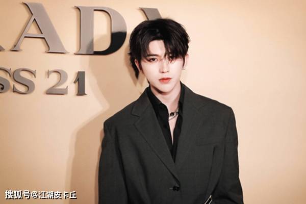 當(dāng)紅男明星排行榜 2021，星光璀璨，誰(shuí)領(lǐng)風(fēng)騷？，2021當(dāng)紅男明星排行榜，星光熠熠，誰(shuí)領(lǐng)風(fēng)騷？