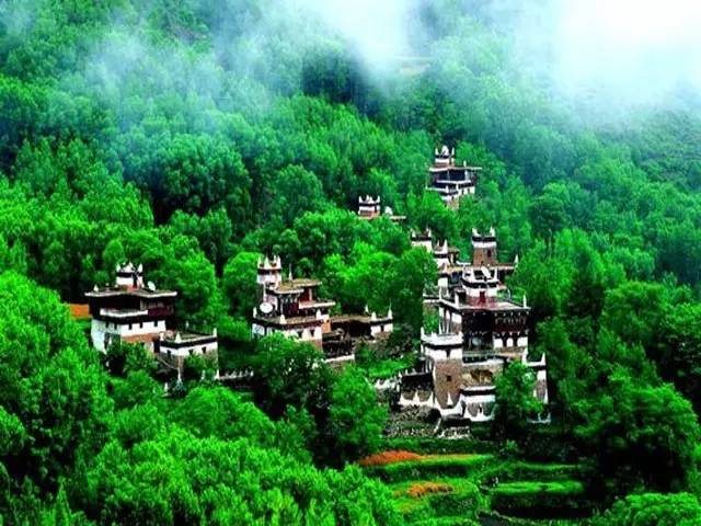 四川最值得去的十個(gè)地方——探尋天府之國的魅力景點(diǎn)，探尋四川魅力景點(diǎn)，天府之國十大必游之地