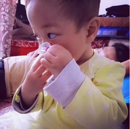 寶寶寧愿餓著也不吃奶粉，原因與解決方案，寶寶拒絕奶粉喂養(yǎng)，原因及應(yīng)對(duì)策略